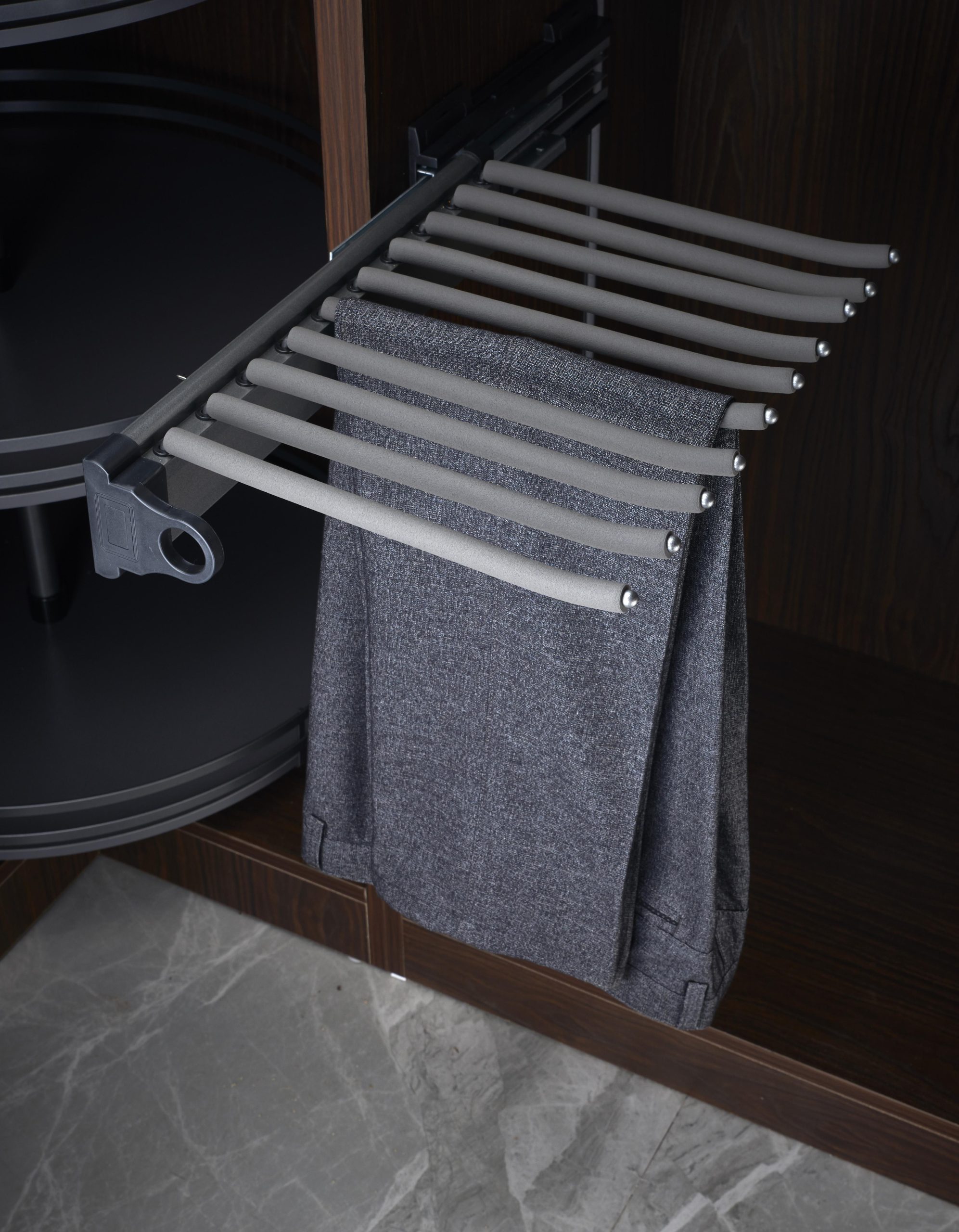 Lateral Trouser Hanger
